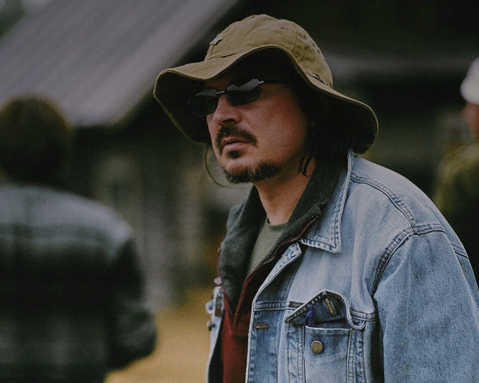 Творчество Алексея Балабанова неоднозначно оценивалось современниками. Режиссер представлял на суд зрителей откровенные киноленты, не лишенные дерзости, иронии, сарказма, но, вместе с тем, обладающие особой открытостью для людей. Часто исполнителями главных ролей становились люди без профессионального актерского образования, важнее – личность.