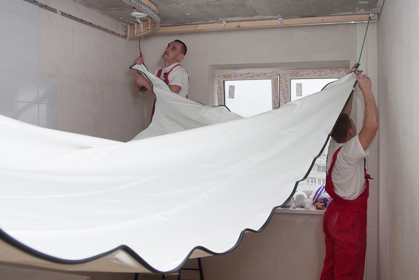 Монтаж натяжного потолка может оказаться сложной задачей, если вы делаете это в первый раз и не подготовились.