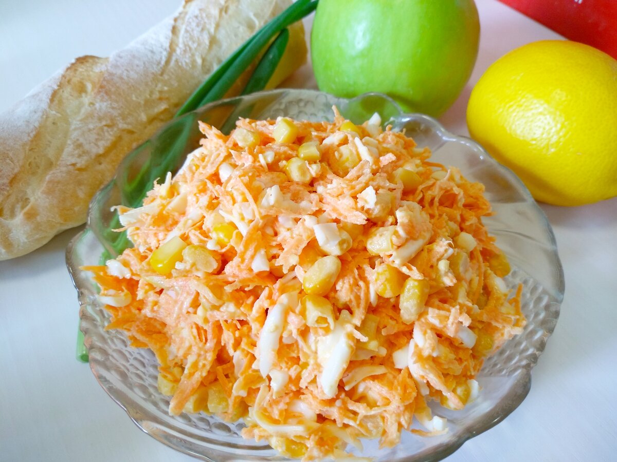 Добрый день! Сегодня приготовим  полезный и сытный салат. Он готовится просто и без лишних заморочек, отлично подходит для ужина, да и на праздничном столе занимает достойное место.