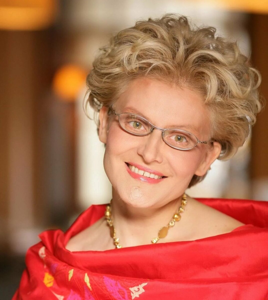 Елена Малышева радуется жизни, потому что её-то жизнь удалась
