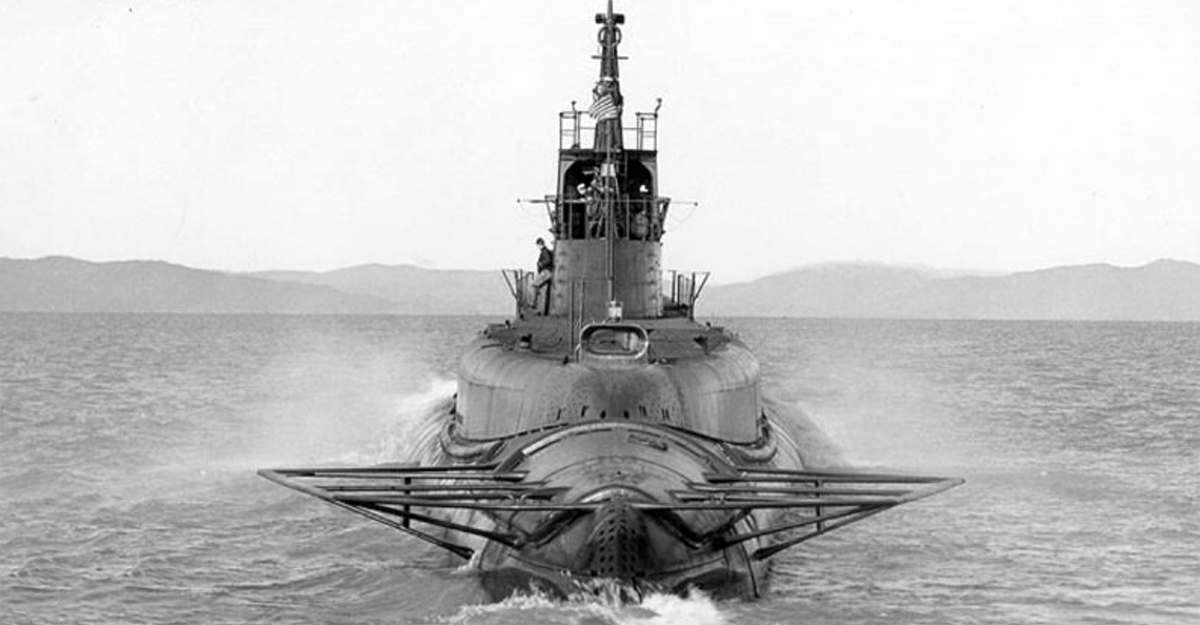 USS Tullibee (SS-284), у побережья острова Маре, Калифорния.