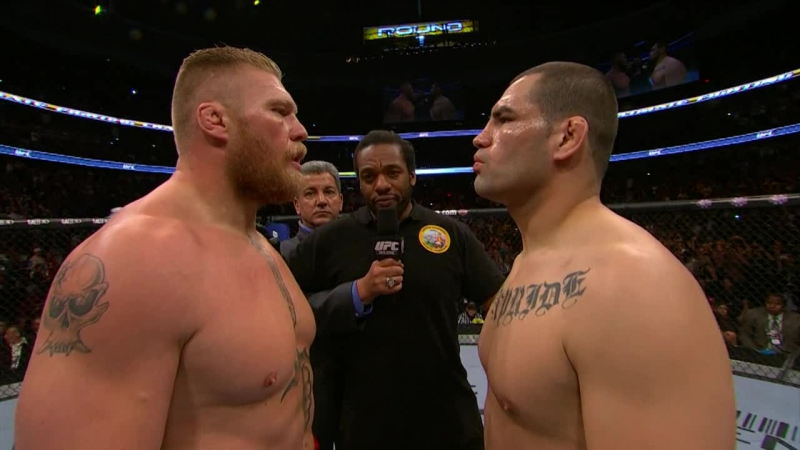 Действующий чемпион Брок Леснар (слева) против претендента Кейна Веласкеса (справа) на UFC 121.