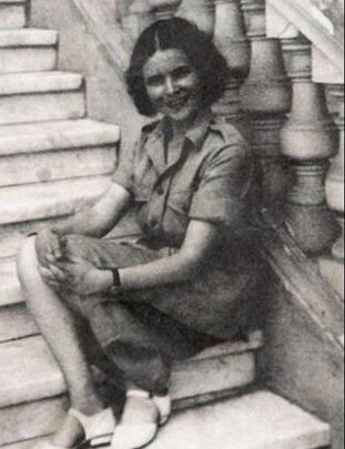 Карле в молодости 