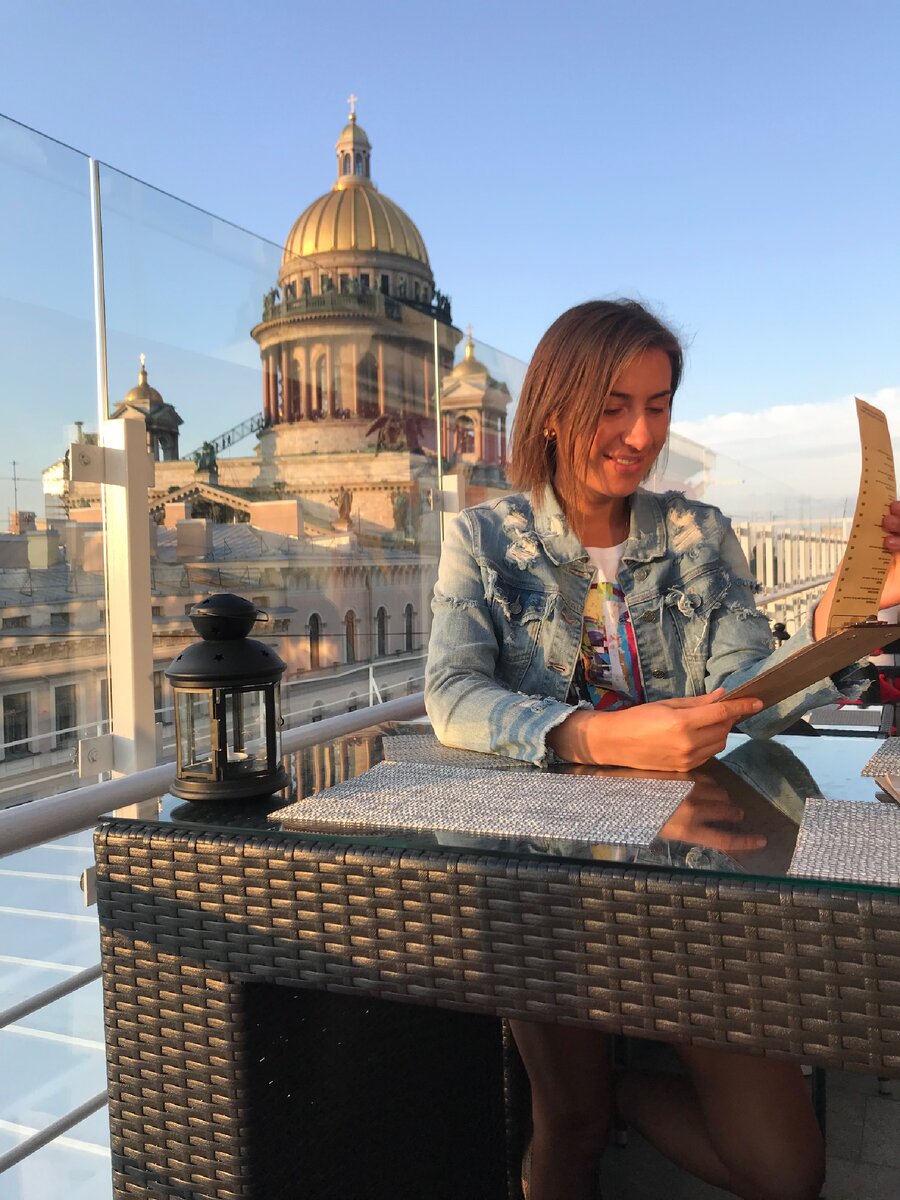 Обожаю рестораны за атмосферу! В любимом месте «Терраса» при отеле «Ренессанс» вам будет предоставлен шикарный сервис, за это я готова платить!