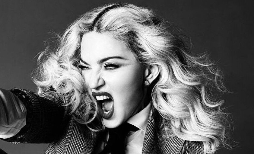 Мадонна я вижу. Madonna 2005. Мадонна певица в юности. Сколько человек посмотрели мадонну. Madonna 2023.