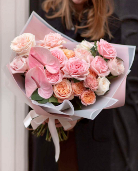 Все букеты представлены флористами студии  флористики и декора MARY GLOW https://www.maryglow.ru/