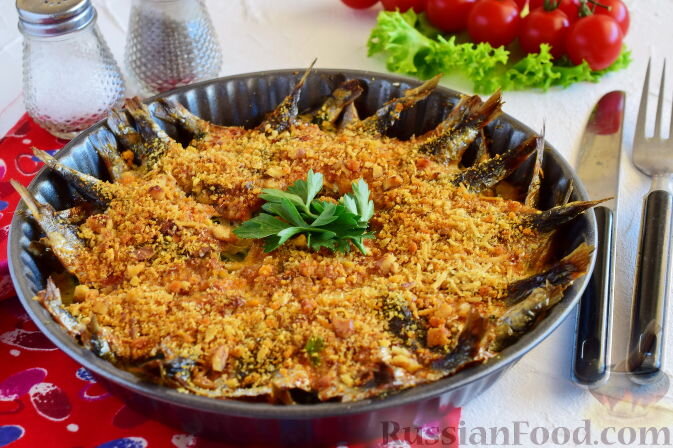рыба мелкая, шпинат, сыр твёрдый, яйца, чеснок, сухари панировочные, масло оливковое, петрушка, соль, перец чёрный молотый