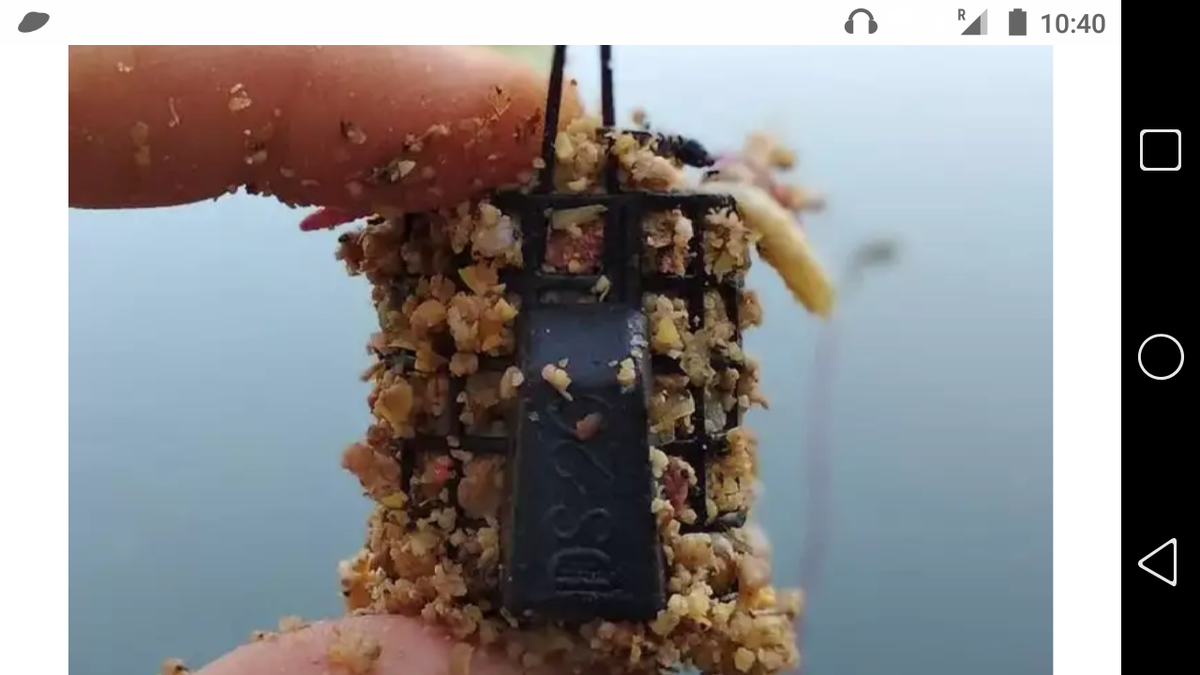 фото Английская плавающая фидерная кормушка