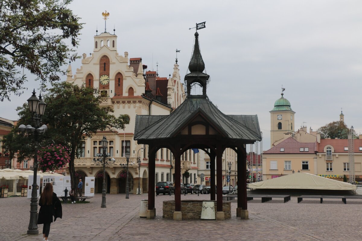  Большая часть путешественников видят Польшу в Варшаве, Кракове и Гданьске,     может быть ещё в Познани и Вроцлаве.