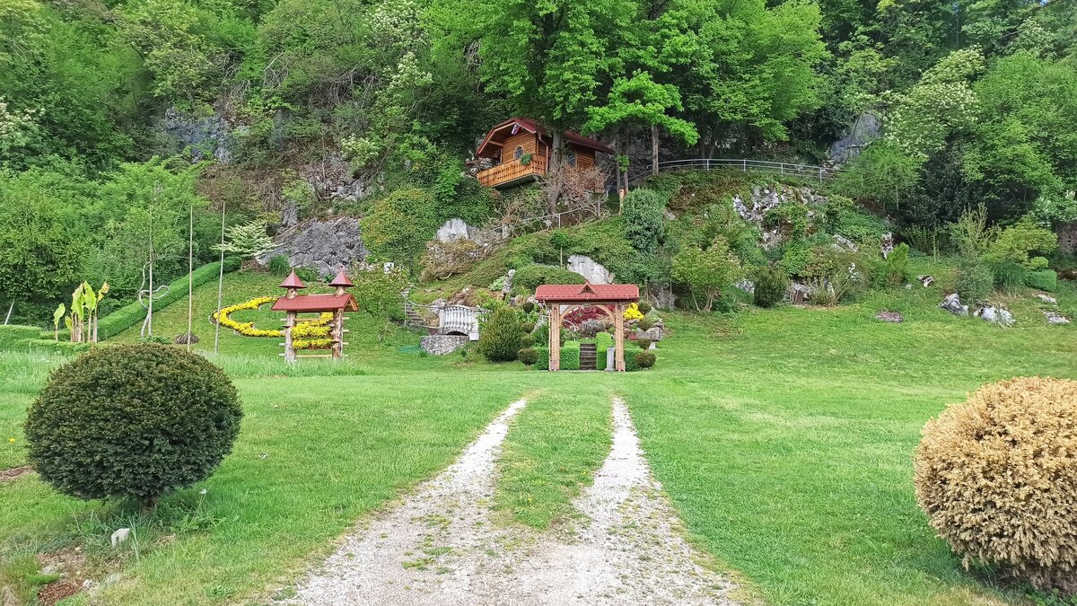 Дача на склоне