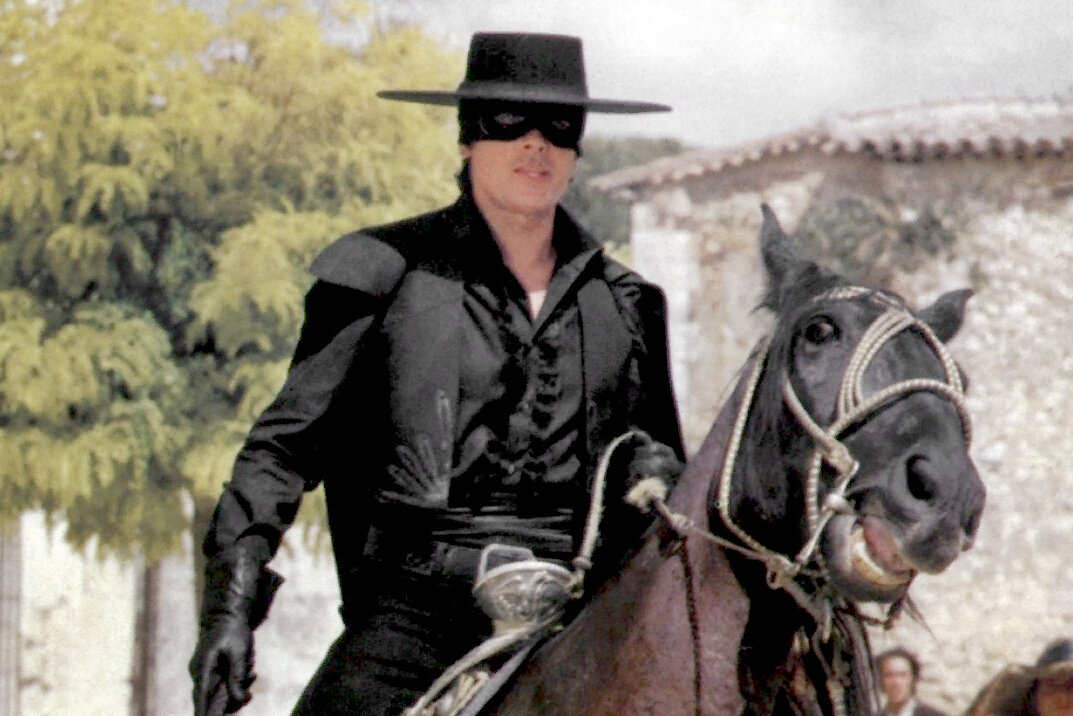 Кадр из кинофильма фильма "Зорро",1975 г., режиссер Дуччо Тессари, сценаристы Джорджо Арлорио, Джонстон МакКалли, композиторы Гуидо Де Анджелис, Маурицио Де Анджелис. Скриншот кадра для иллюстрации