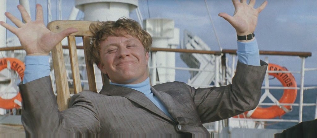 Им бы понедельники взять и отменить!  Вроде не бездельники, и могли бы жить. / кадр из к/ф "Бриллиантовая Рука" - Андрей Миронов