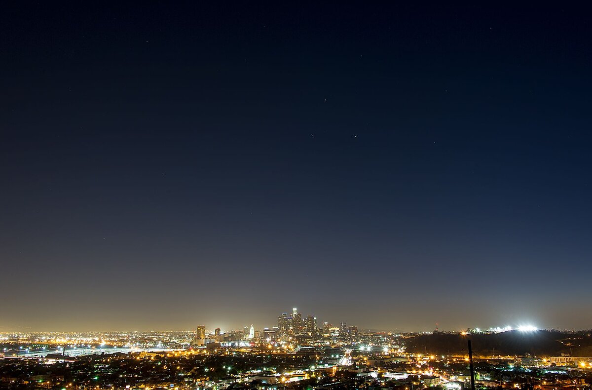 Городское небо. Так много света и так мало звезд...