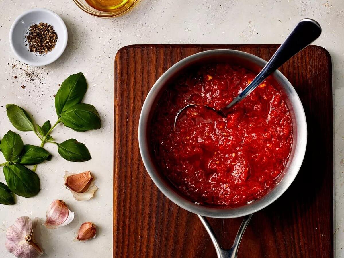 Соусы рецепты с вином. Маринара. Соус Marinara. Соус маринара с базиликом. Соус красный.