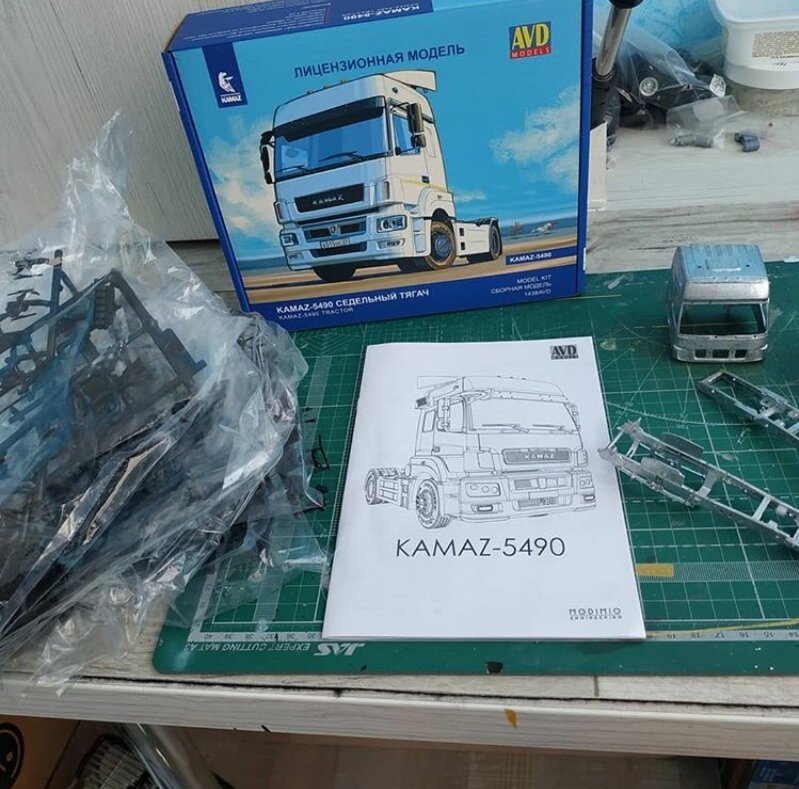 Инструкция сборки камаз. КАМАЗ 5490 1/43 AVD. КАМАЗ 5490 сборная модель.
