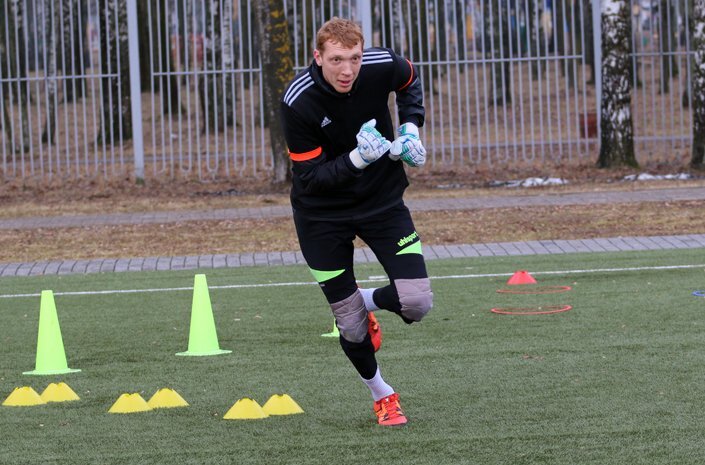 Валерий Фомичев бежит за своей порцией ритуальной баранины