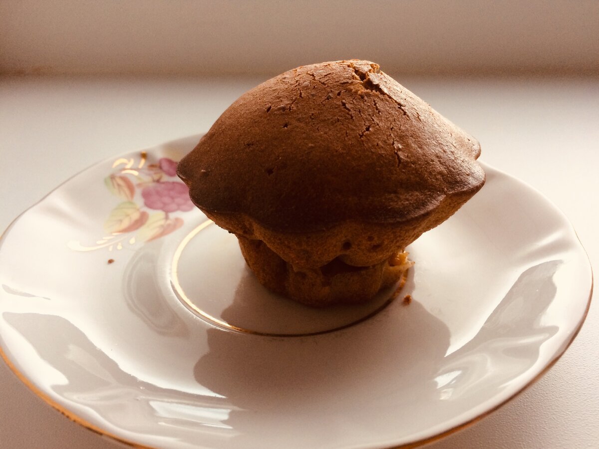 На десертную порцию достаточно одного такого маффина с абрикосами, приготовленного по рецепту ниже