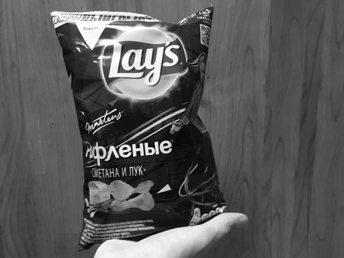Чипсы "Lays". Рифленые/Сметана и лук