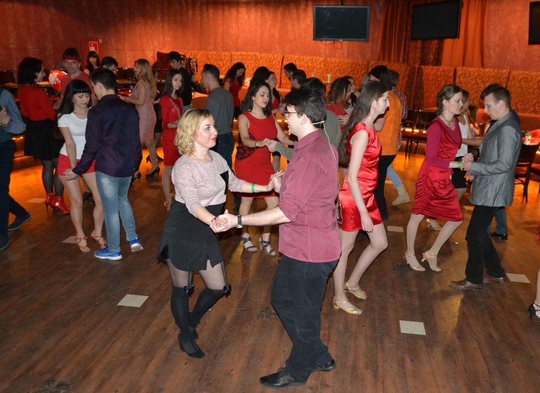 Танцы сближают