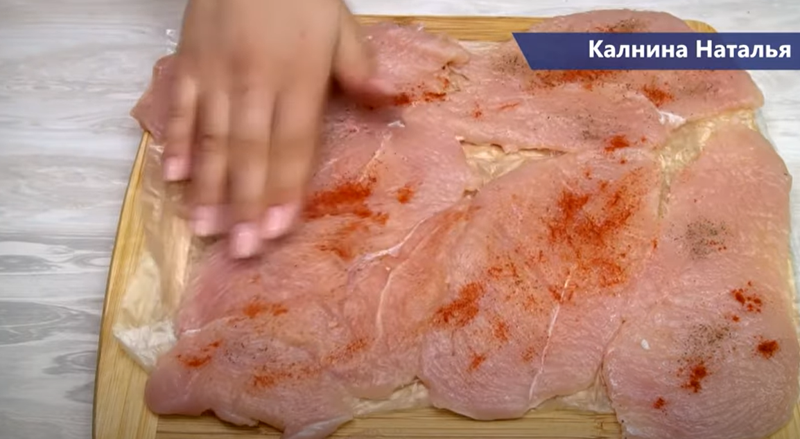 Калнина мясо. Как аккуратно обрезать хребет у окорочка. Как аккуратно обрезать хребет у окорока. Как мама дыдынских готовила грудку с начинкой