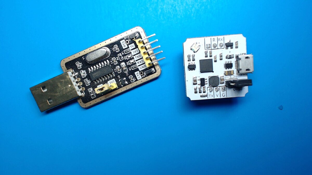 USB-UART преобразователь (слева из Китая, справа Российский от компании "Амперка")