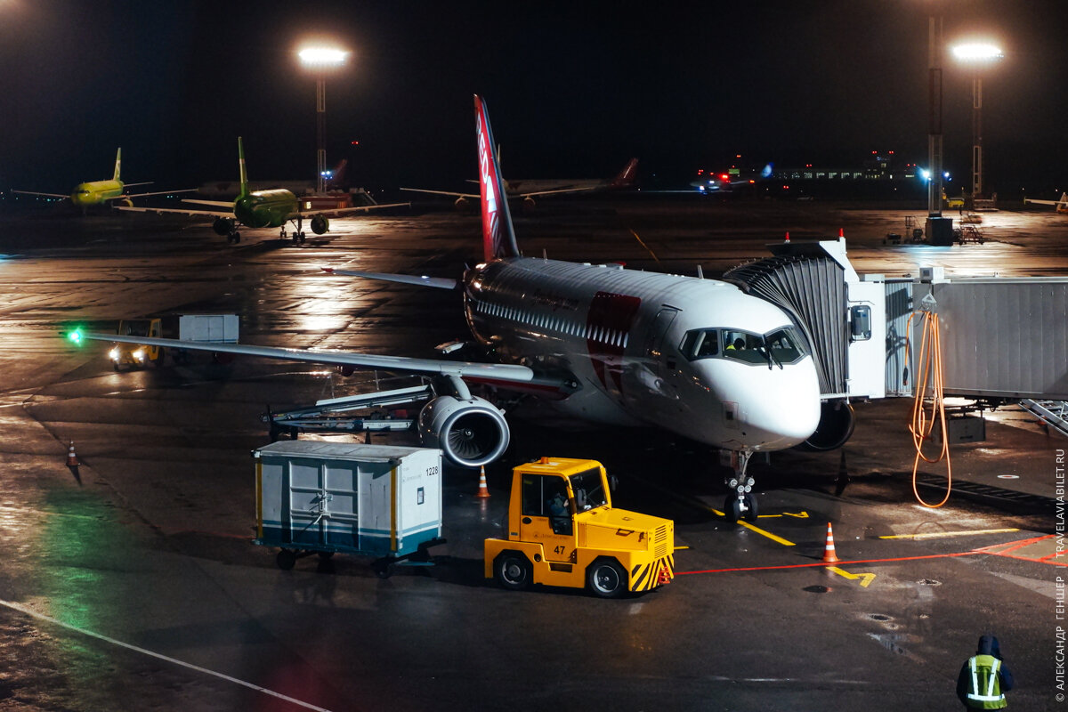 Sukhoi Superjet 100 Red Wings. Фото: Александр Геншер | TRAVELAVIABILET.RU