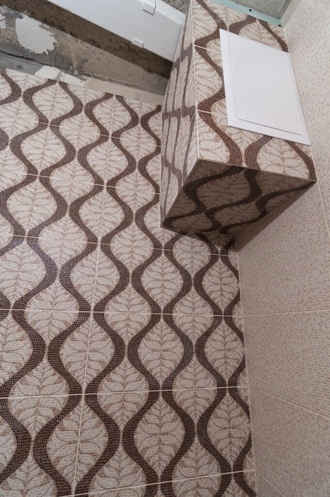 Пластиковый ревизионный люк.