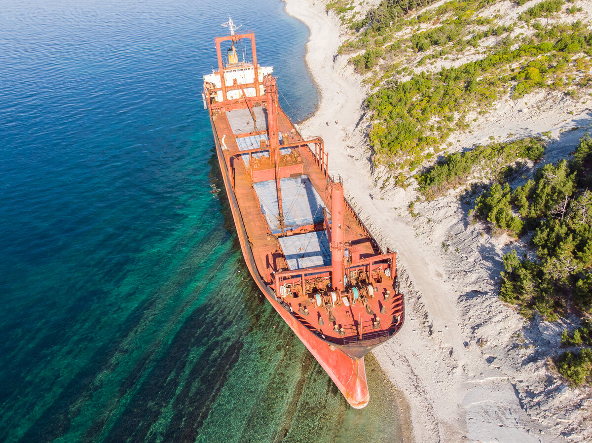 Фото сухогруза в море