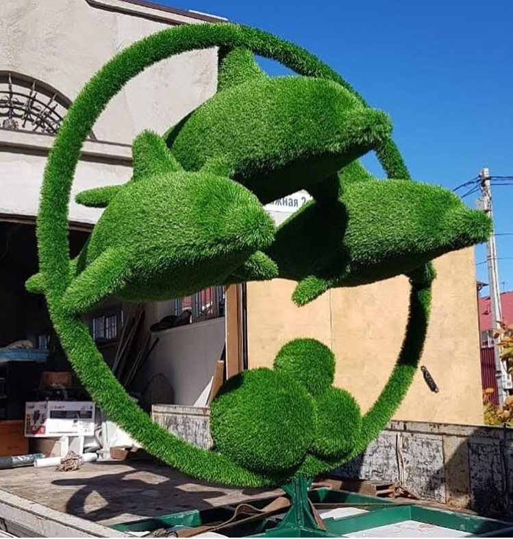 топиарии из искусственного газона. фигуры топиари. парк зеленая планета. топиарная стрижка бирючины. топиарное искусство грин арт.
