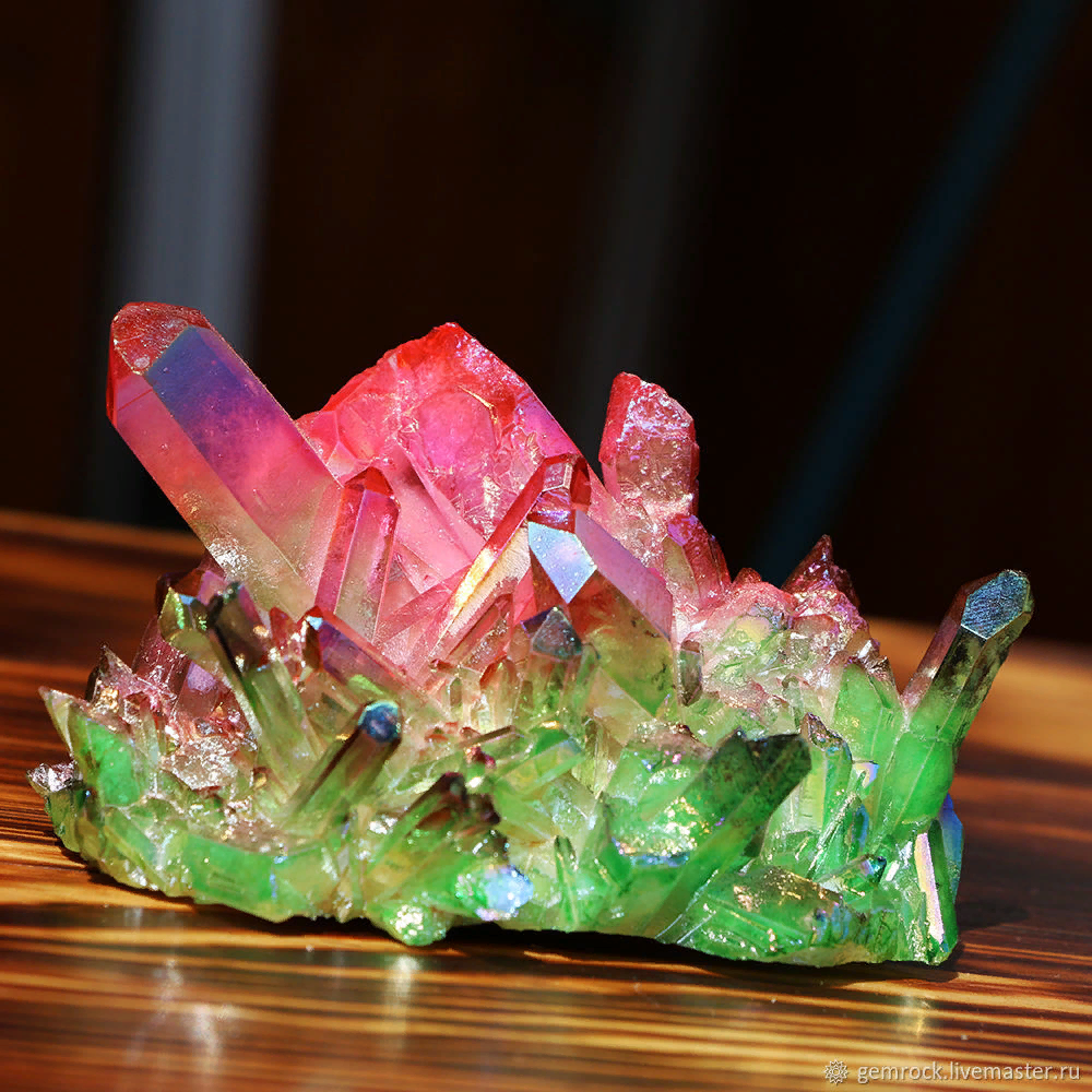 Источник: https://cs2.livemaster.ru/storage/89/fc/3fb7e47075238854c4b3efe552pa--suveniry-i-podarki-klaster-raduzhnogo-kvartsa.jpg