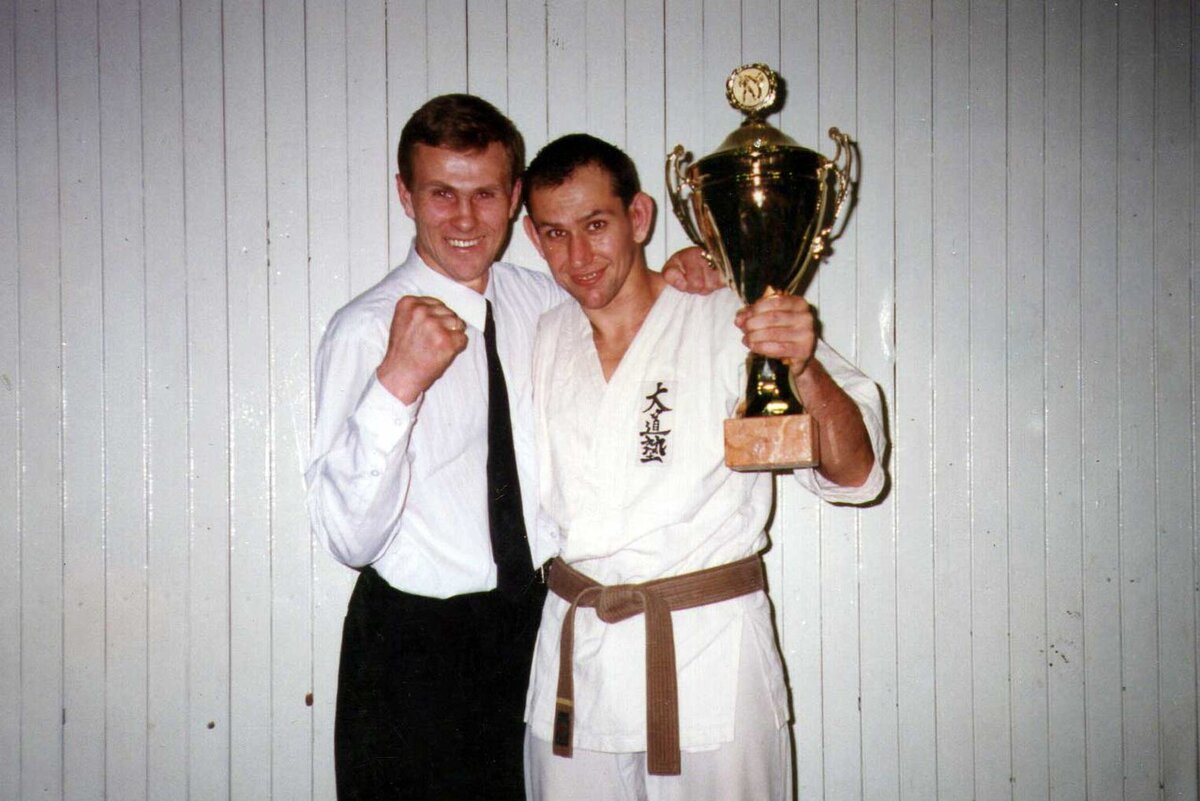 Первое место в Казани 1998 год, на турнире я получил свой первый черный пояс по кудо.