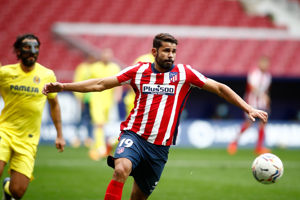 Нападающий «Атлетико» Диего Коста покинет испанский клуб. 
По информации журналиста Фабрицио Романо, испанец принял решение не продлевать контракт с мадридским клубом. 

Сообщается, что с футболистом контактировали китайские и бразильские клубы, чтобы подписать футболиста в январское трансферное окно. Сам игрок взял время на раздумья, чтобы выбрать свой новый клуб.

Нынешний контракт форварда истекает 30 июня 2021 года.  
В текущем сезоне чемпионата Испании Коста принял участие в 7 матчах, в которых забил 2 мяча. 