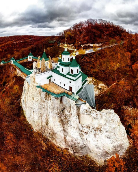 https://www.instagram.com/svyatogorsk.online/