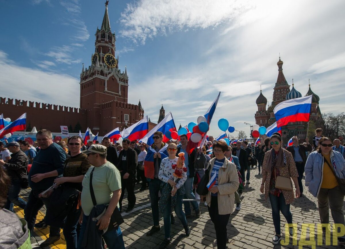 1 мая 2017 г. Первомай демонстрация красная площадь. Красная площадь Москва на Первомае. 1 Мая 1990 красная площадь. Демонстрация на красной площади.