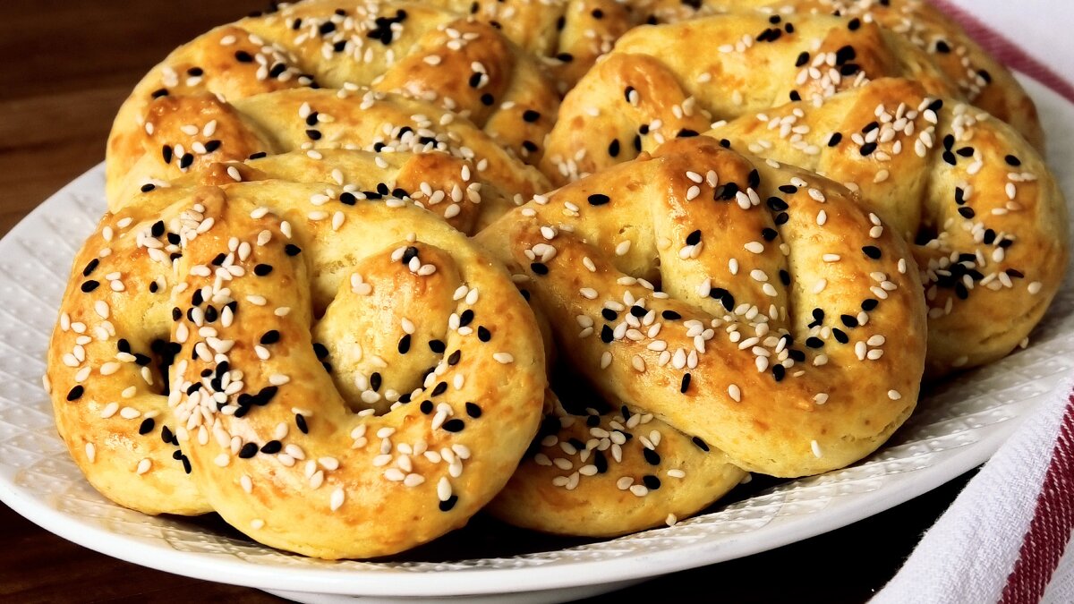 Сырные крендельки