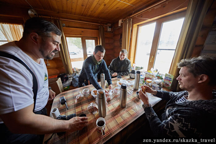 Накрываем стол, сейчас будет уха