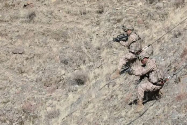 Спецназовцы НОАК  в новой форме 