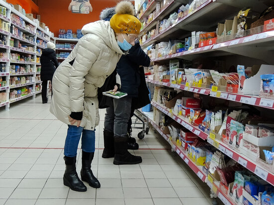 ЧЕЛОВЕК с высшим экономическим образованием.