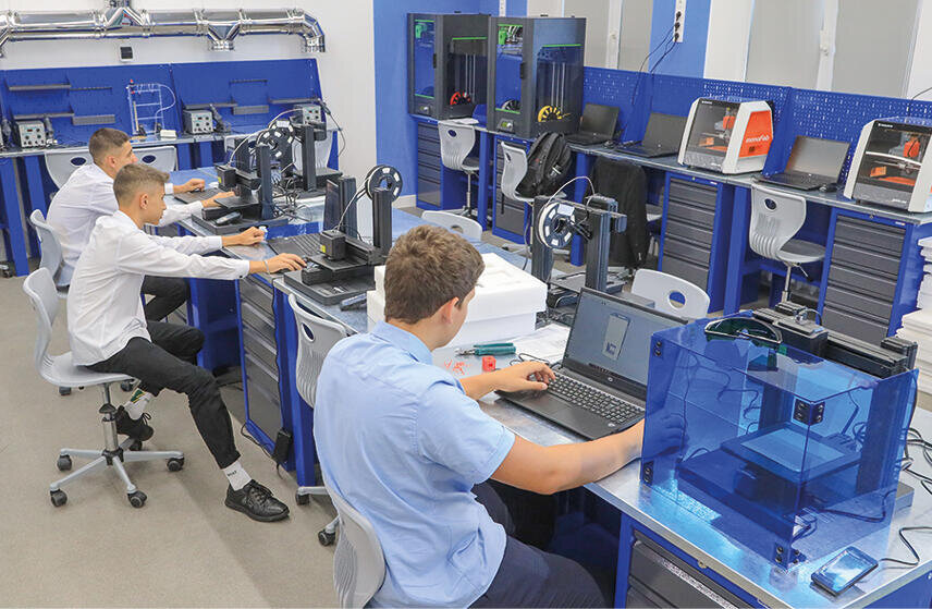 Будущие инженеры-робототехники начинают свою карьеру в «Кванториуме». Фото: Наталья Сомова 
