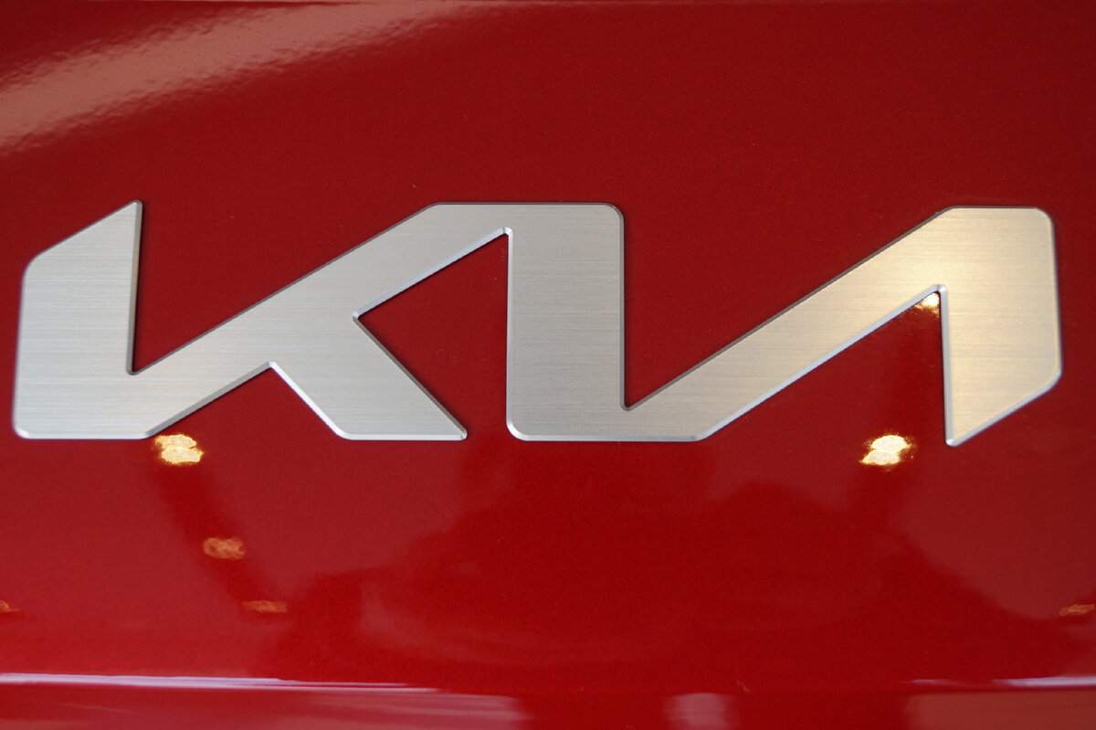Новый логотип компании Kia