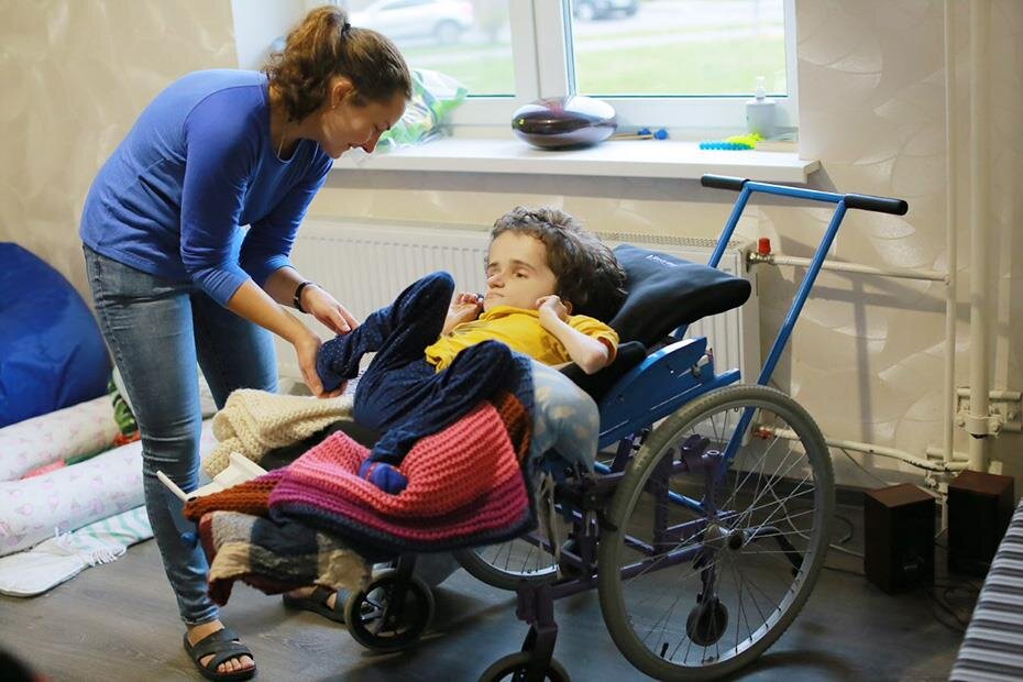 Жительница «Дома навсегда» Соня, которую во время пандемии вывезли из психоневрологического интерната в рамках проекта «Эвакуация». Фото Дарьи Дмитриевой