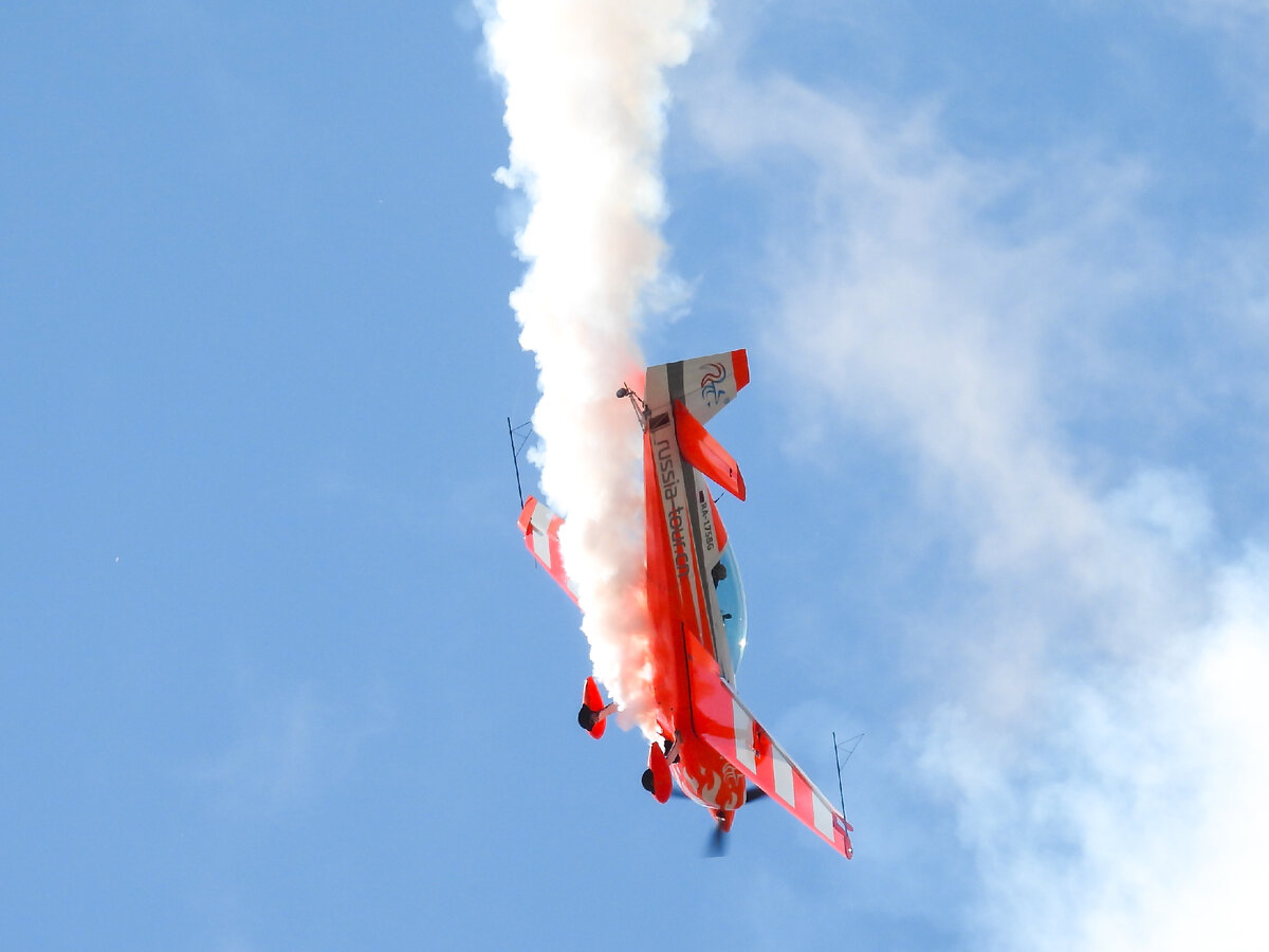 Extra 330LX (RA-1758G)