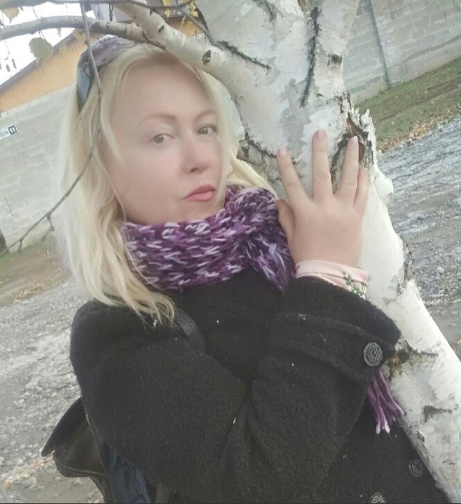 Доброго вечера, мира вашему дому 🙏 💫Многие меня спрашивают, откуда у меня этот дар?, своего рода Яснознание, способности видеть душу и ее боль, что тревожит, и какие мечты надежды и желания у человека, и почему его душа мечется и не находит покоя.
Я и сама иногда не могу это объяснить. Долгое время не придавала этому особого значения, ну чувствую и что, может мне это просто кажется.
Долго себя искала, пока не пришла к изучению астрологии.🌒

🔥Ничего в жизни не происходит просто так, и нас всегда приведут к нашему предназначению. Да через боль и слезы, через болезни и смерти близких , через лишения и голод, да бывает и такое, и все это случилось в период ✨Садесати✨. Да именно в этот период которого все боятся.

📝Расскажу, как он начался у меня. 2014 год в Донецк пришла война, развод, к сожалению мой муж оказался трусом..но это ёще не все его уроки, болезнь и смерть отца, моя болезнь, которая грозила тем,что у меня не будет двигаться рука, и мне приходилось вместе с сестрой ухаживать за отцом, когда не улице летали снаряды . Если б не она,не знаю,что было. , Спасибо 🙏 ей большое. Но я не опустила руки.

🌠 Все его уроки были даны не зря, а чтобы привести меня к принятию себя, Шани-САтурн, принес мне главное, я поняла куда мне двигаться дальше.
И я сейчас в практике говорю людям ,не нужно бояться этого периода, 💥Шани сам много страдал, и он знает если человек Сильный , он все преодолеет и придёт к себе
🌿Путь От ложного Эго к истинному Я
💫Я очень благодарна Шани за это🙏
Не было бы этих испытаний не было бы меня такой, какая я есть сейчас.
Да иногда я бываю слишком резкая, всегда и при любых обстоятельствах не изменяю себе. И так же как Шани пытаюсь сделать этот мир светлее и честнее. Но это лучше, чем подлость и лицемерие , я так считаю.

💫💫Желаю вам , всегда и везде не сдаваться, не опускать руки. И стремиться найти себя и свое место в мире. Желаю тепла и добра Вам и вашим семьям
💫Если вы хотите узнать о себе больше, частности как пережить этот период -обращайтесь, буду рада ответить Вам на ваши вопросы🙏