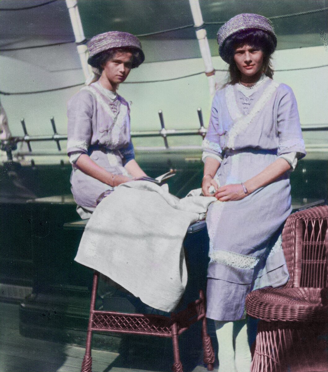 Великие княжны Ольга и Татьяна