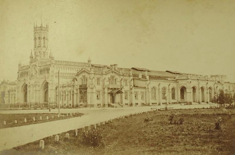 Вокзал в Петергофе. Альфред Лоренс, 1860 - 1879 год, Санкт-Петербургская губ., г. Петергоф, МАММ/МДФ.