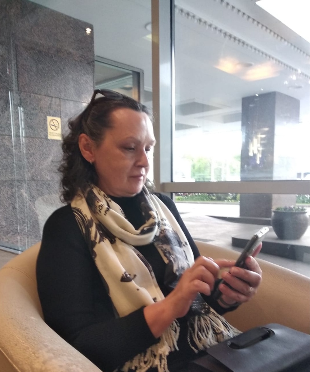 До чего дошëл прогресс, - можно сделать заказ в приложении, не дожидаясь официанта. Кафе "Шоколадница". Фото подруги. На фото автор. 