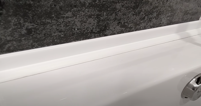 Больше не тру налёт на ванне часами. Вместо этого отмываю её до блеска за 5 минут. Желтизна и разводы уходят прямо на глазах