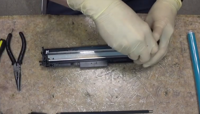 Фото 32. Крышка с графитовыми токопроводящими дорожками. Ее не трогаем!