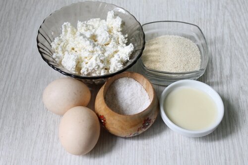 Очень нежная,воздушная и пышная творожная запеканка, прямо как в детском саду СССР.

Она обязательно получится и на вашей кухне, если вы будете владеть несколькими секретами ее приготовления.-2