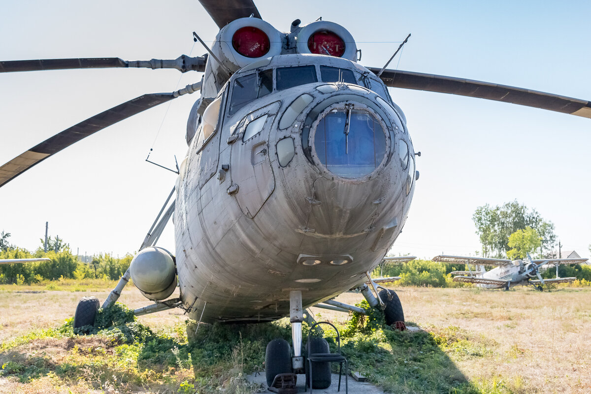 Помогалка ми 6. Авторотация вертолета. Разобранный вертолет ми 8. Авторотация крыла. Вертолет ми 6 в лесу под Муравленко.